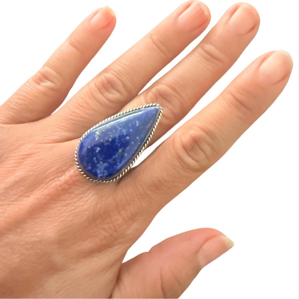 1990’s Lapis Lazuli Teardrop Shaped Ring iin a 925 Sterling Silver Setting, 7